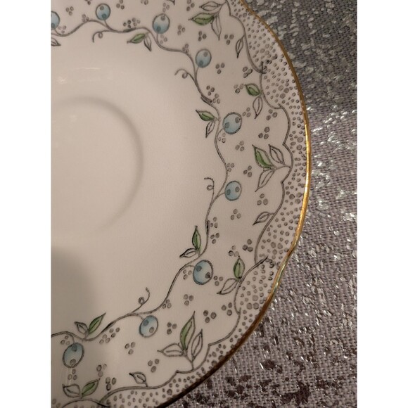 English Castle Bone China Vtg Footed Teacup & Saucer Blueberry Leaf Gold Trim - Picture 6 of 11